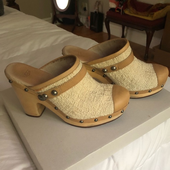 Gently used UGG clogs - Picture 1 of 8